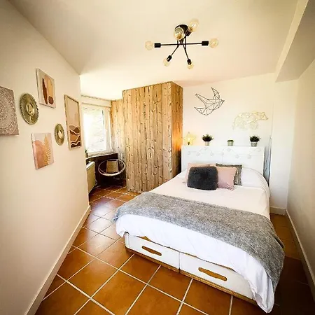 Warehouse Apartment *