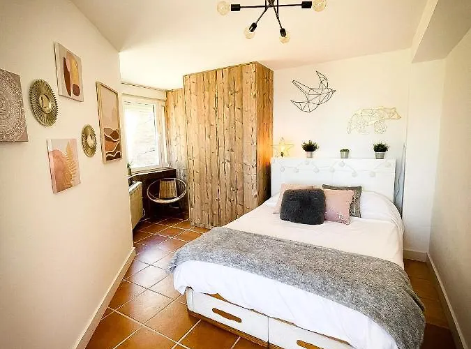 Warehouse Apartment *