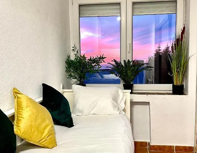 Warehouse Apartment *